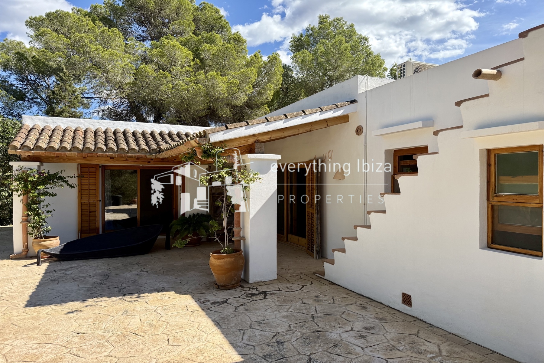 Mediterranean Style Villa on a Large Country Plot Oozing Charm and Character in Ibiza