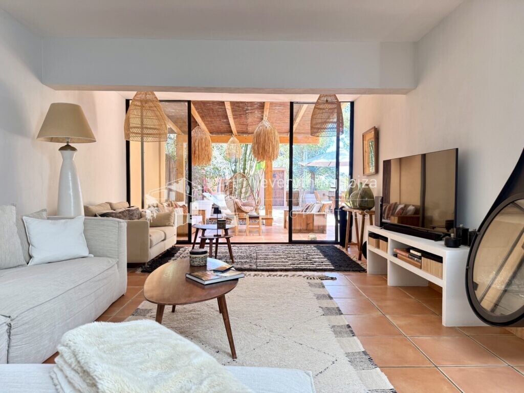 SOLD STC – Beautiful Terraced House with a Mediterranean Garden Close to the Beach in Cala Tarida — Townhouse