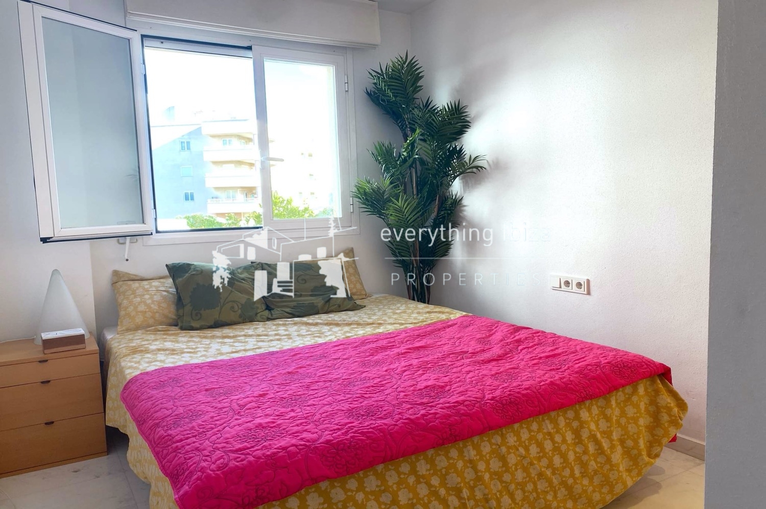 Chic Cosmopolitan 4 Bedroomed Frontline Apartment with Amazing Sea and Sunset Views in Ibiza