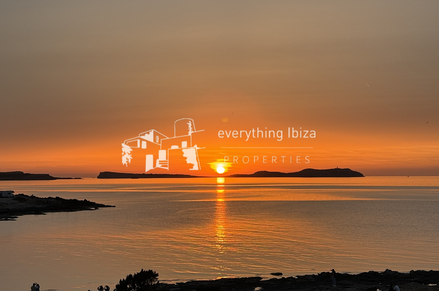 Chic Cosmopolitan 4 Bedroomed Frontline Apartment with Amazing Sea and Sunset Views in Ibiza