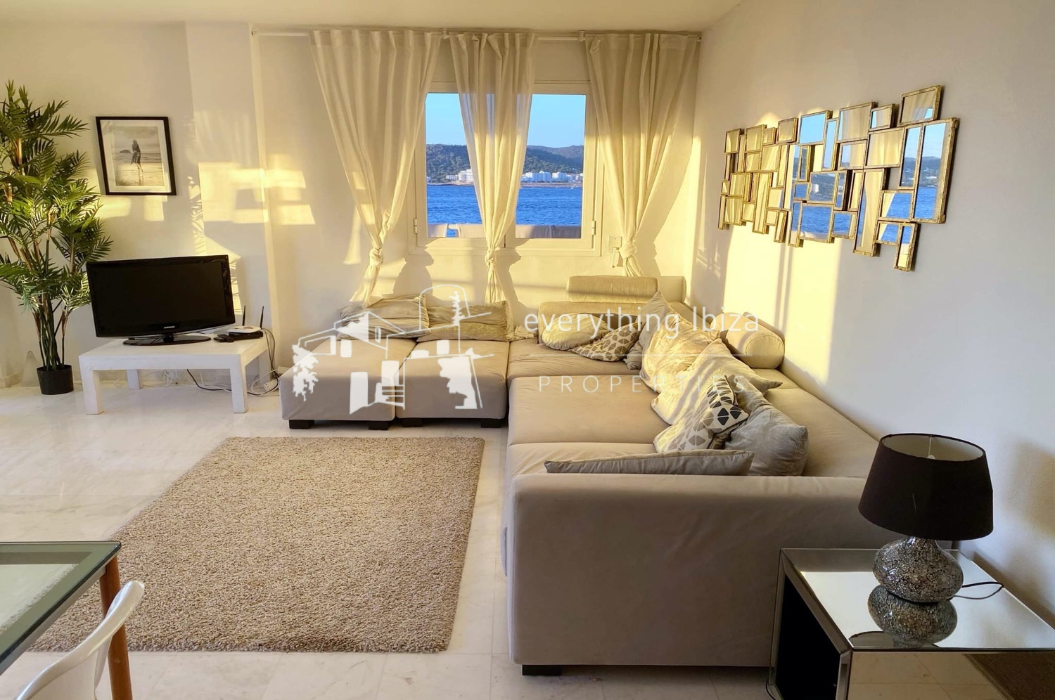 Chic Cosmopolitan 4 Bedroomed Frontline Apartment with Amazing Sea and Sunset Views in Ibiza