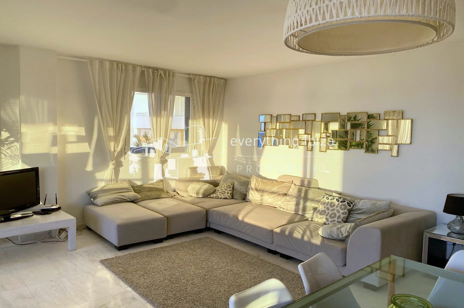 Chic Cosmopolitan 4 Bedroomed Frontline Apartment with Amazing Sea and Sunset Views in Ibiza