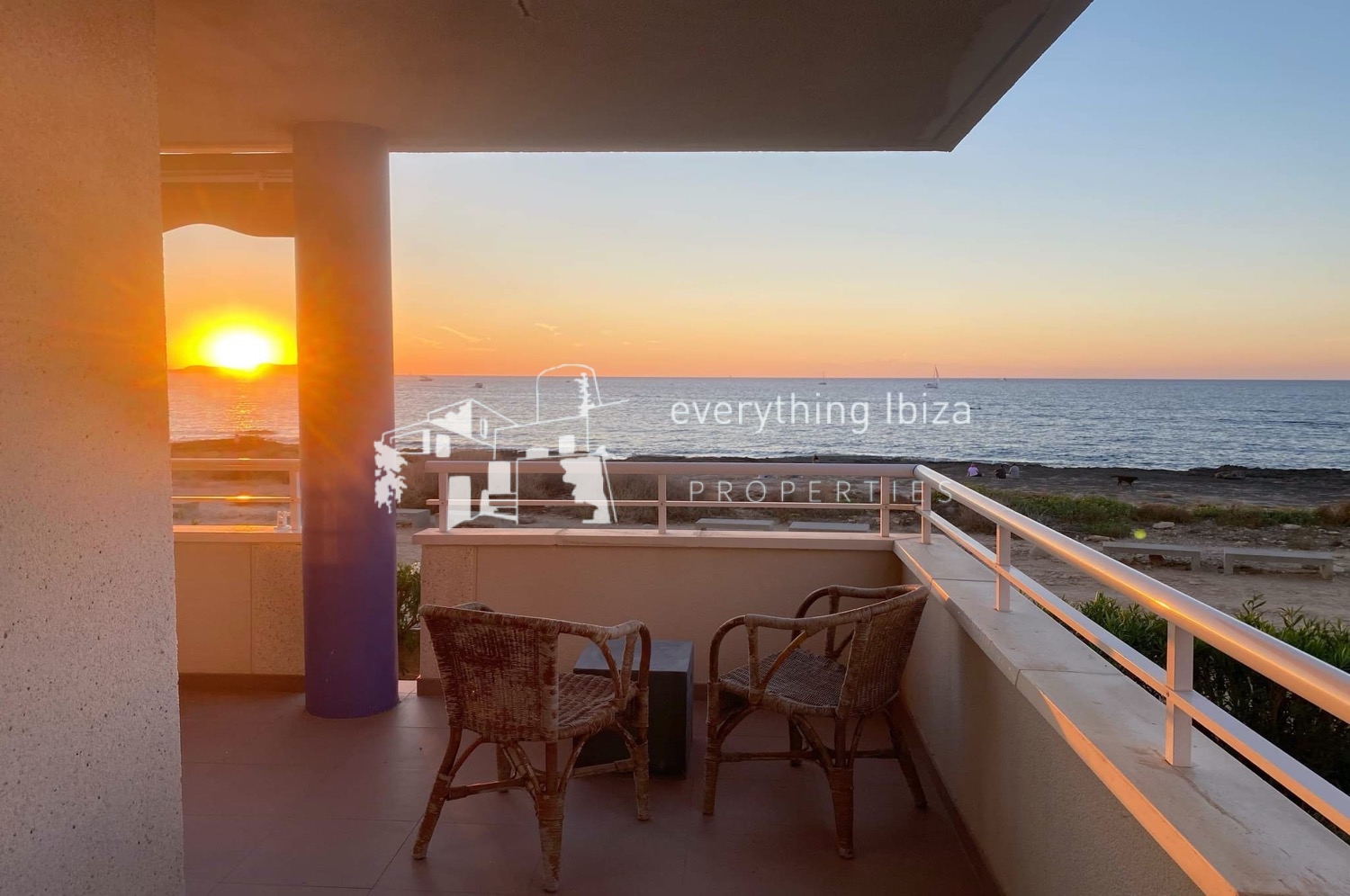 Chic Cosmopolitan 4 Bedroomed Frontline Apartment with Amazing Sea and Sunset Views in Ibiza