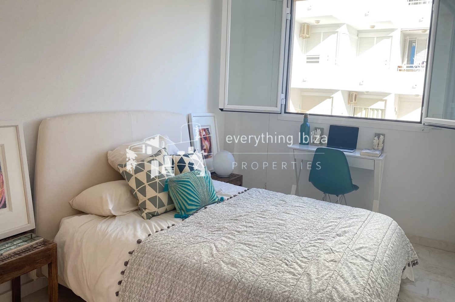 Chic Cosmopolitan 4 Bedroomed Frontline Apartment with Amazing Sea and Sunset Views in Ibiza