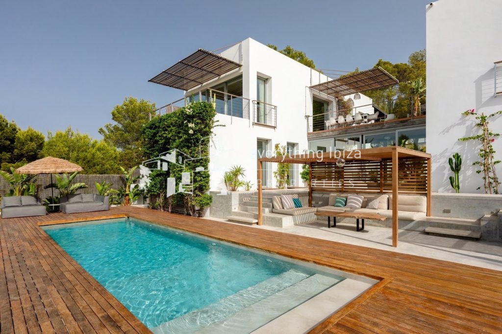 Exquisite Modern Villa Close to the Beach with Panoramic Views and Touristic License in Cala Moli — Villa