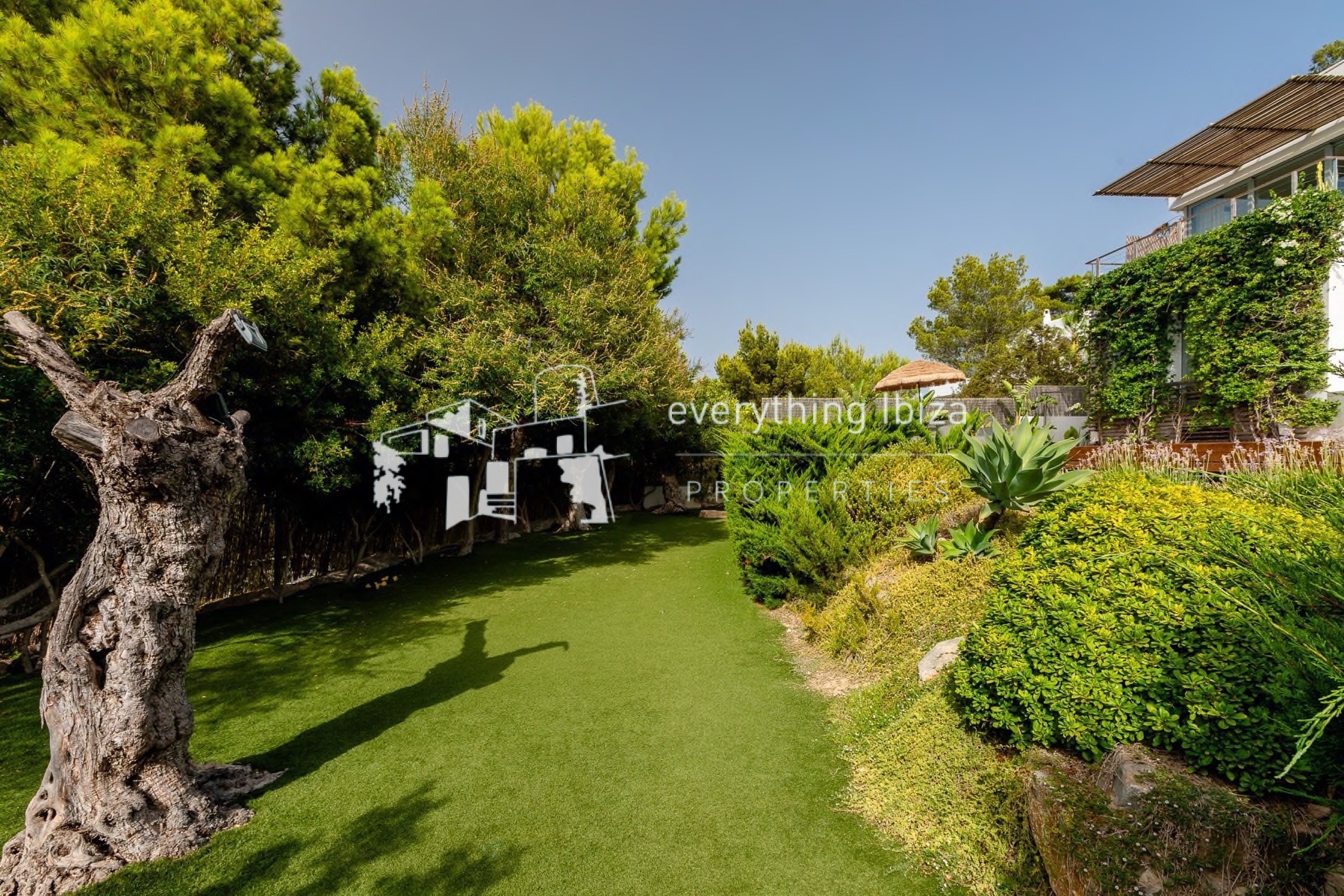 Exquisite Modern Villa Close to the Beach with Panoramic Views and Tourist License in Ibiza