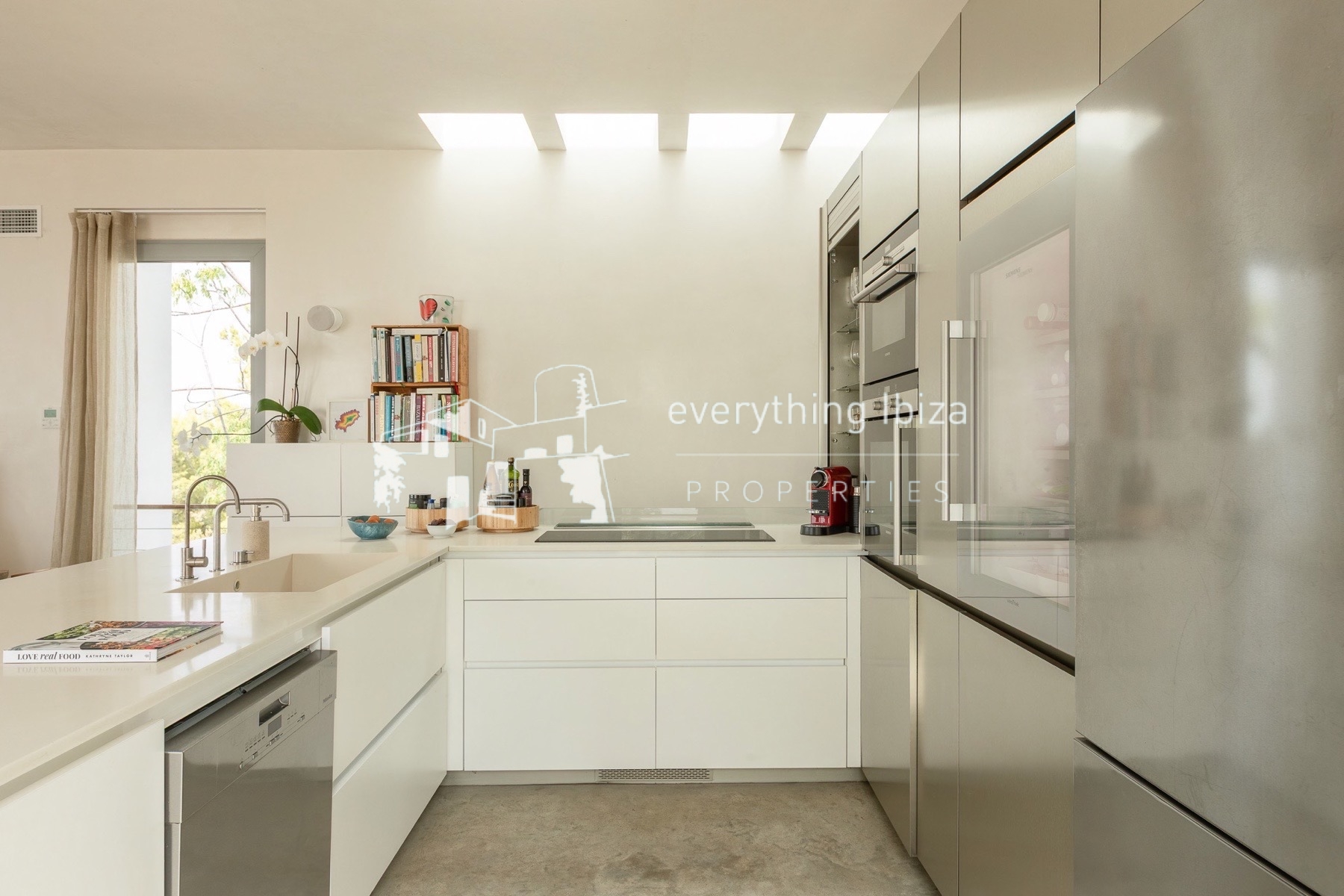 Exquisite Modern Villa Close to the Beach with Panoramic Views and Tourist License in Ibiza