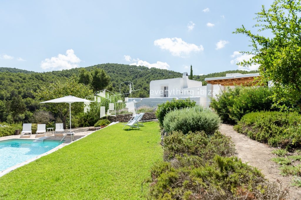 Beautiful Authentic Country Finca with Character, Private Pool and Home Comforts in Benimussa — Finca