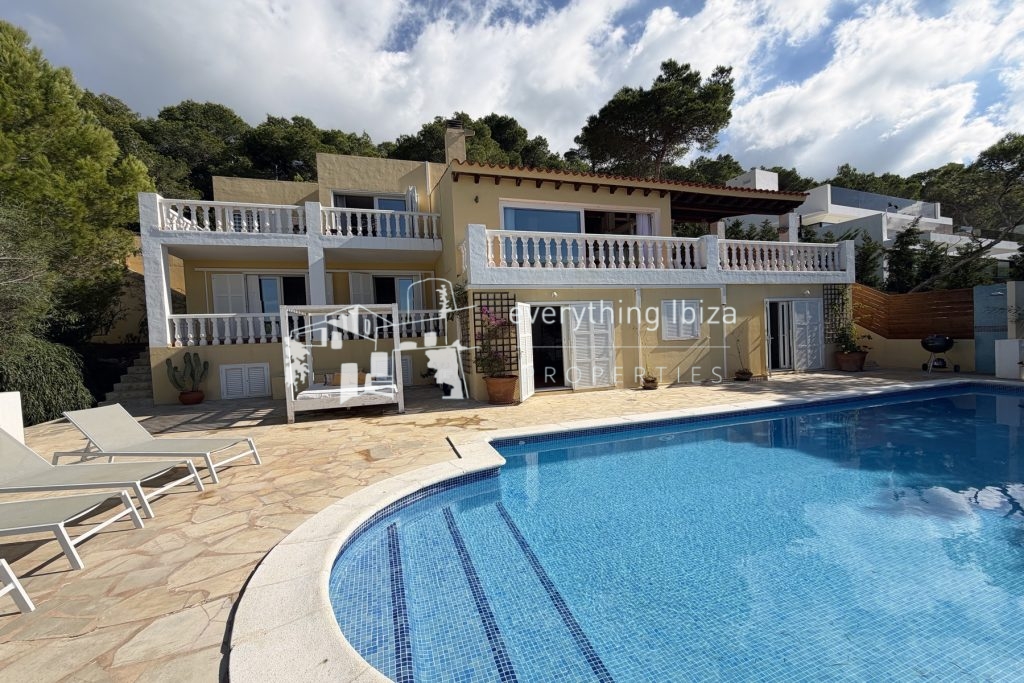 SOLD STC – Beautiful Sea and Sunset Facing Villa Close to the Beach with Tourist Rental License in Cala Salada — Villa
