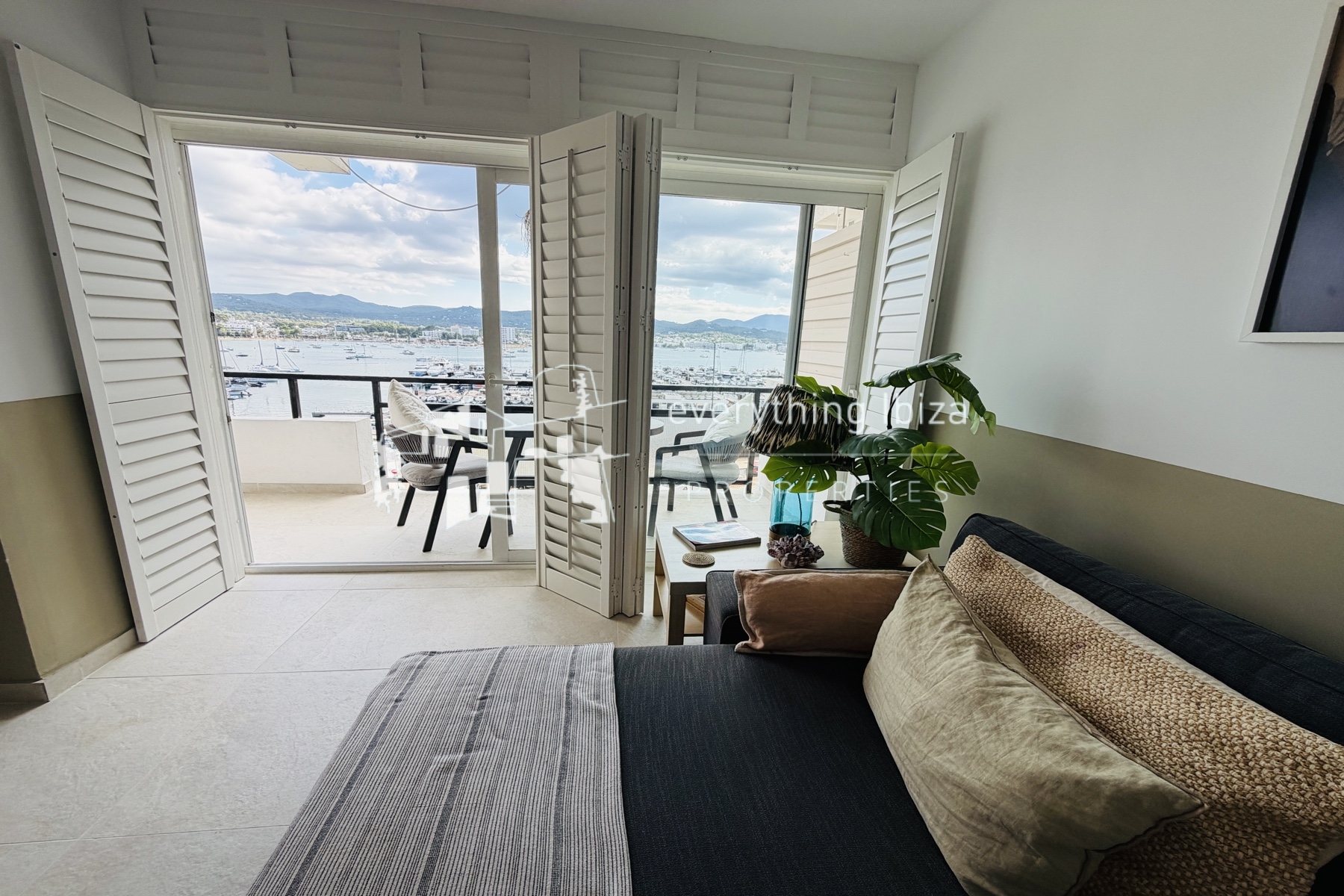 Exquisitely Renovated One Bedroom Apartment with Truly Amazing Views by everything ibiza Properties - ref. 1867