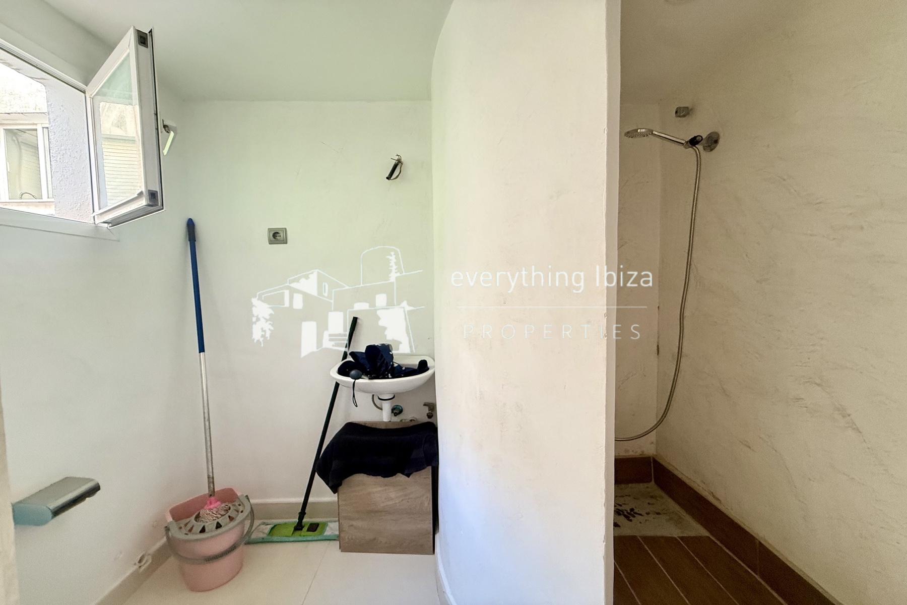 Superbly Located Modern 3 Bedroomed Apartment Close to All the Resort Amenities by everything ibiza Properties - ref. 1869