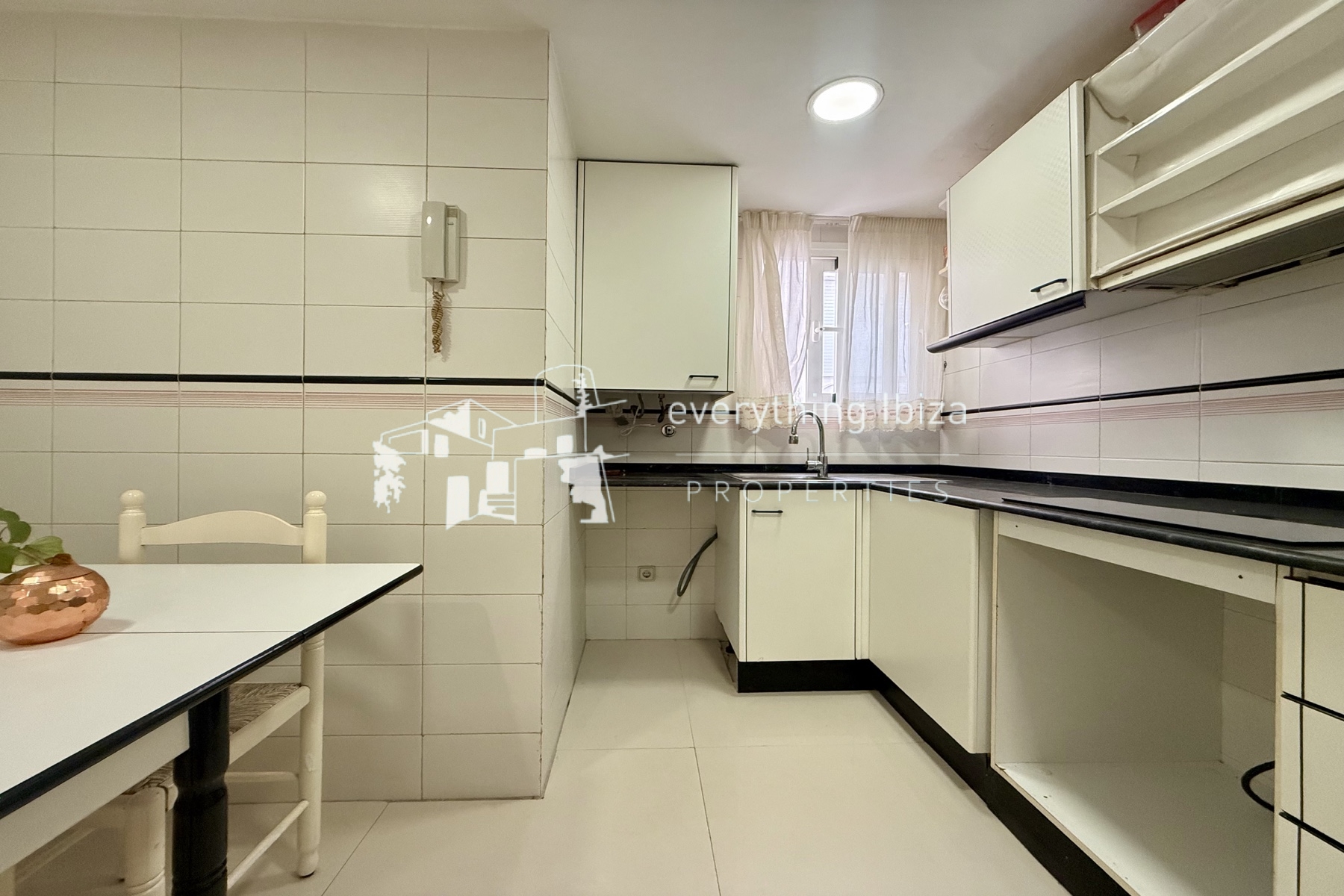 Superbly Located Modern 3 Bedroomed Apartment Close to All the Resort Amenities by everything ibiza Properties - ref. 1869