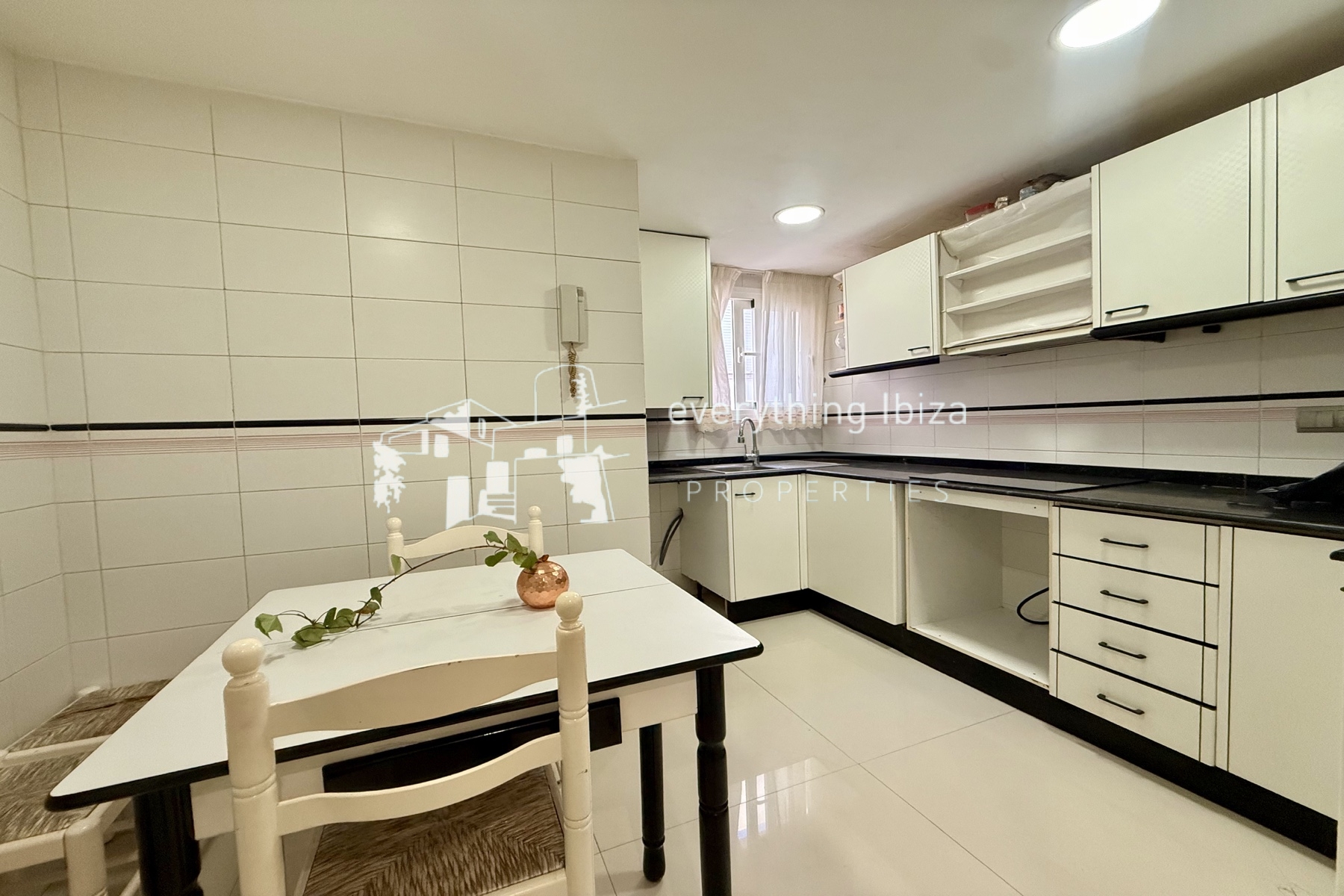 Superbly Located Modern 3 Bedroomed Apartment Close to All the Resort Amenities by everything ibiza Properties - ref. 1869