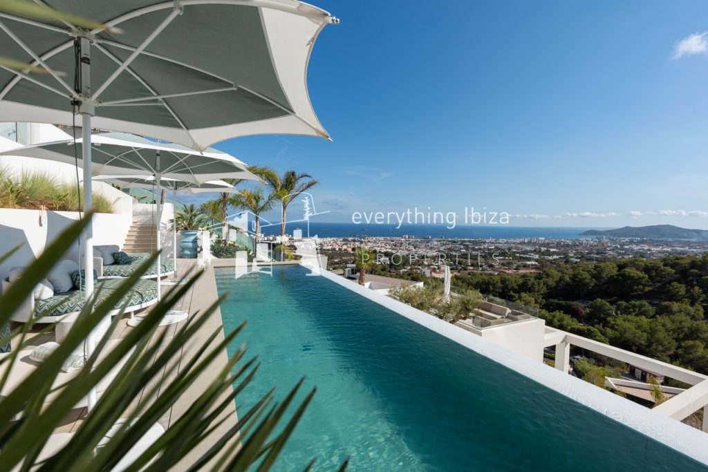 Chic Cosmopolitan Villa Close to Ibiza Town with Stunning Panoramic Elevated Views in Urbanisation Cas Mut — Villa