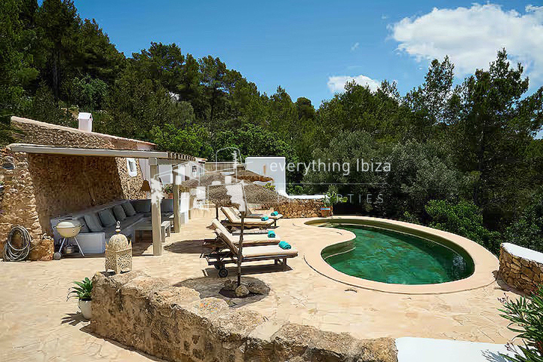 Traditional Ibiza Finca with Pool and Tourist License Set in a Stunning Rural Setting by everything ibiza Properties - ref. 1865