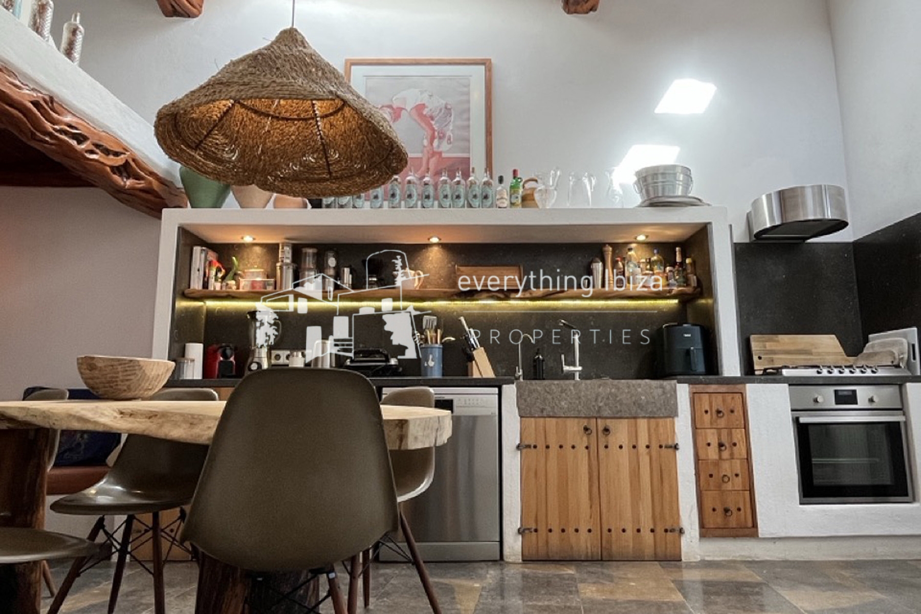 Traditional Ibiza Finca with Pool and Tourist License Set in a Stunning Rural Setting by everything ibiza Properties - ref. 1865