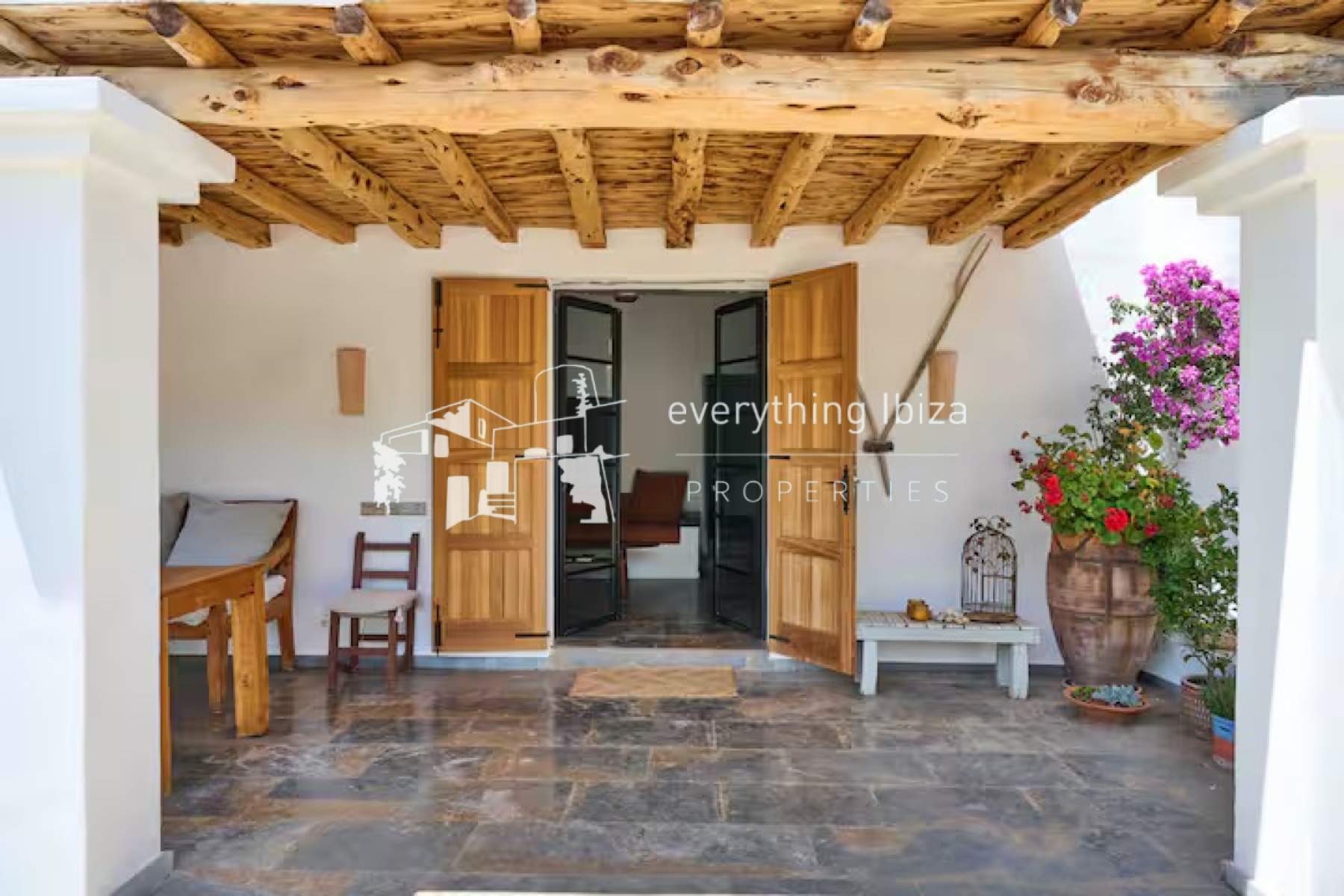 Traditional Ibiza Finca with Pool and Tourist License Set in a Stunning Rural Setting by everything ibiza Properties - ref. 1865