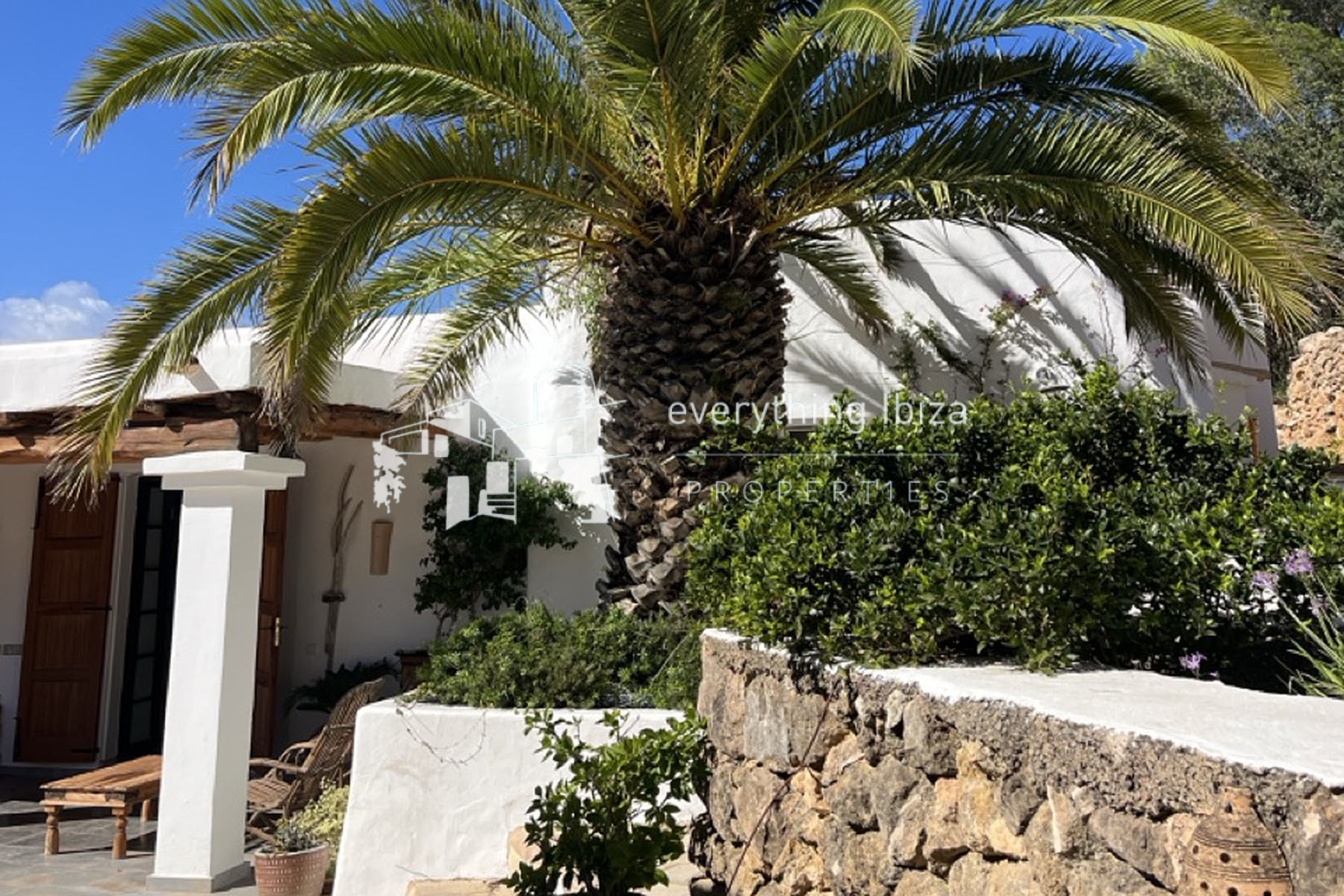 Traditional Ibiza Finca with Pool and Tourist License Set in a Stunning Rural Setting by everything ibiza Properties - ref. 1865