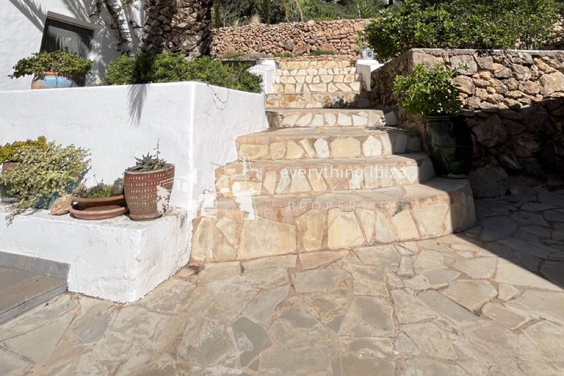 Traditional Ibiza Finca with Pool and Tourist License Set in a Stunning Rural Setting by everything ibiza Properties - ref. 1865