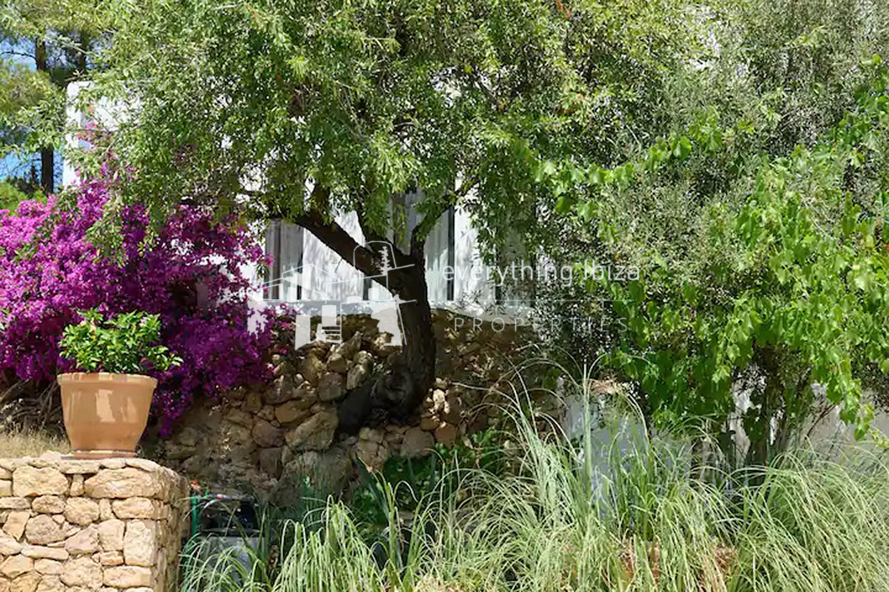 Traditional Ibiza Finca with Pool and Tourist License Set in a Stunning Rural Setting by everything ibiza Properties - ref. 1865