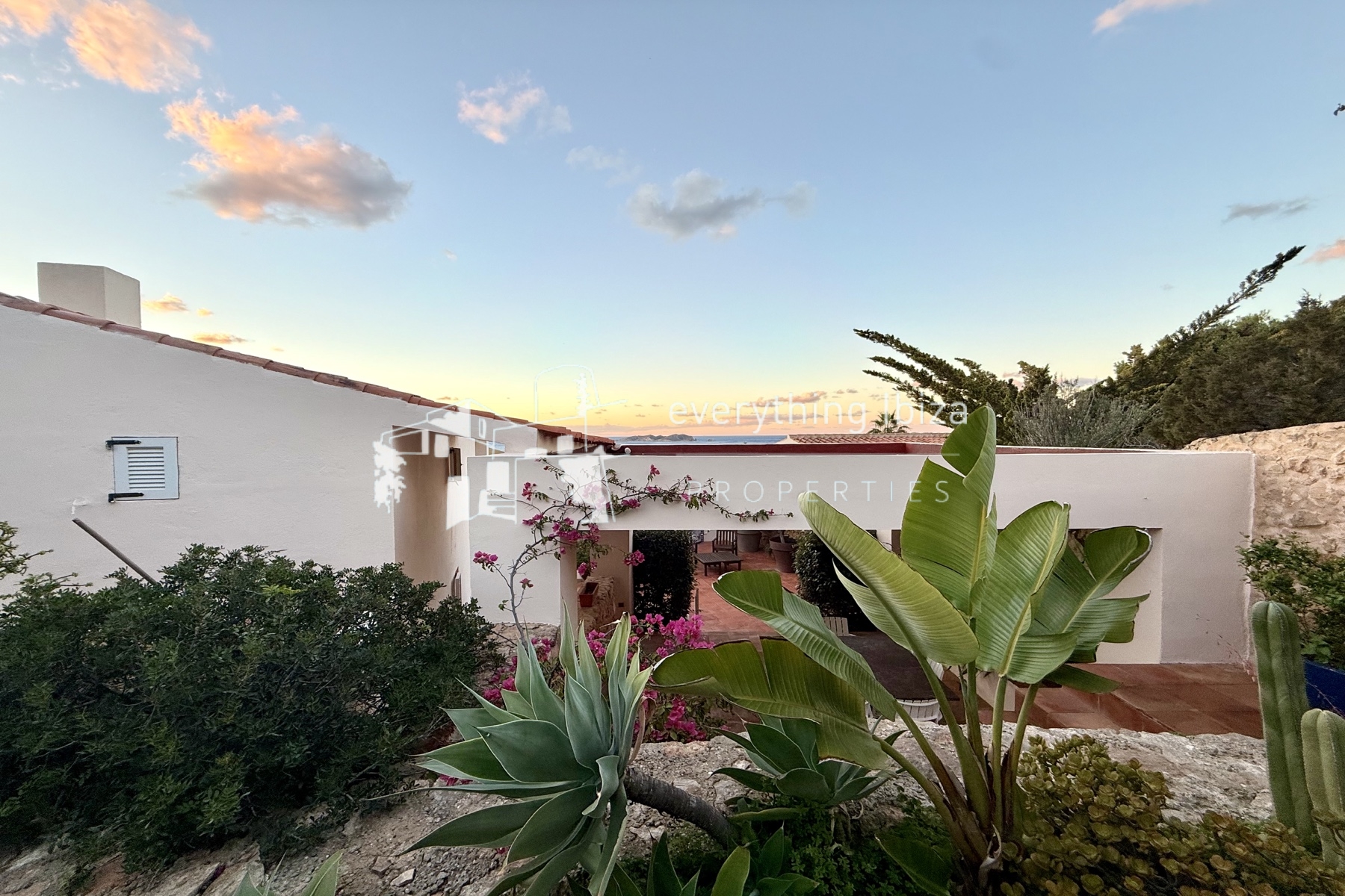 Two Charming Villas Close to the Beach with Private Pool and Stunning Panoramic Views by everything ibiza Properties - ref. 1871