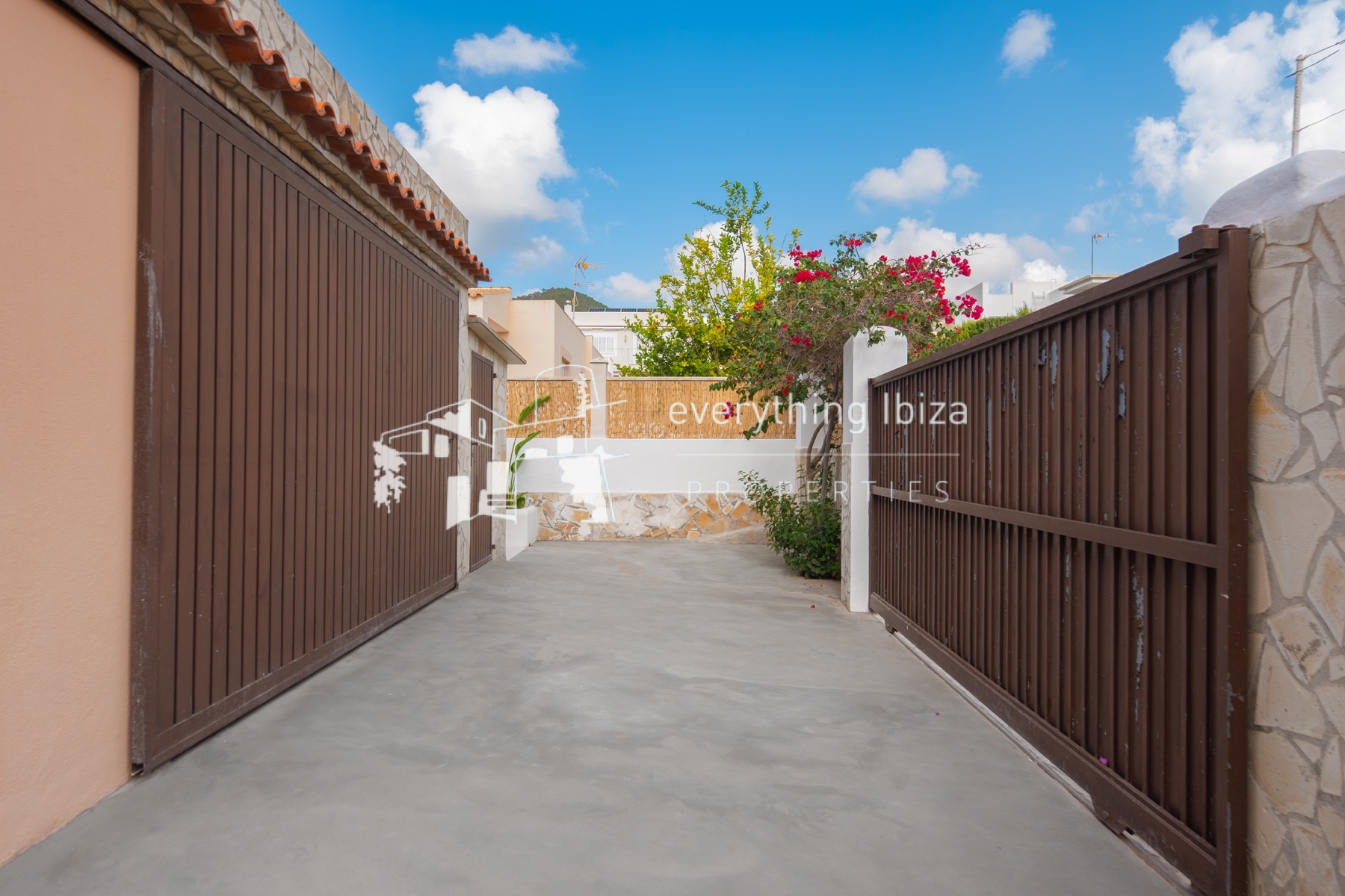 Exquisite Modern Luxury Villa with Private Pool and Super Views Over to Dalt Vila - ref. 1873 - by everything ibiza Properties