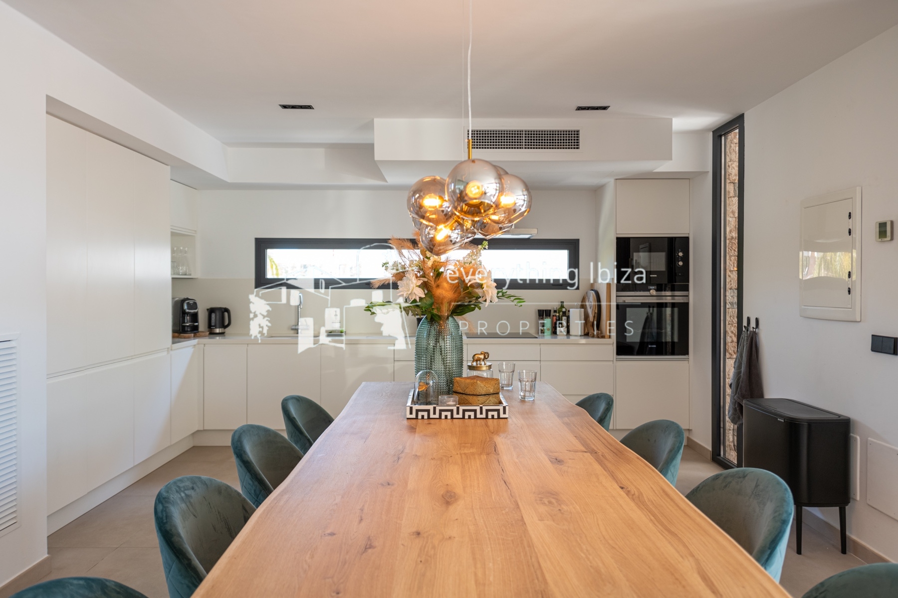 Luxury Cosmopolitan Villa with Its Own Club Ideally Located for the Beach, Jesus and Ibiza Town - ref. 1875 - by everything ibiza Properties