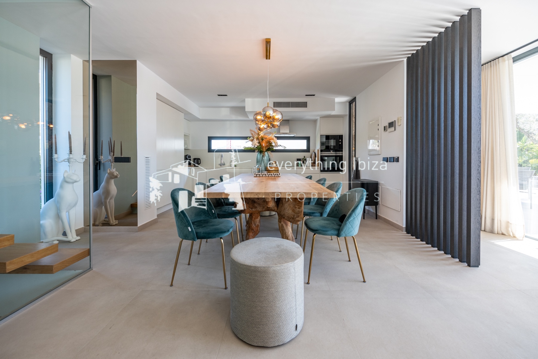 Luxury Cosmopolitan Villa with Its Own Club Ideally Located for the Beach, Jesus and Ibiza Town - ref. 1875 - by everything ibiza Properties