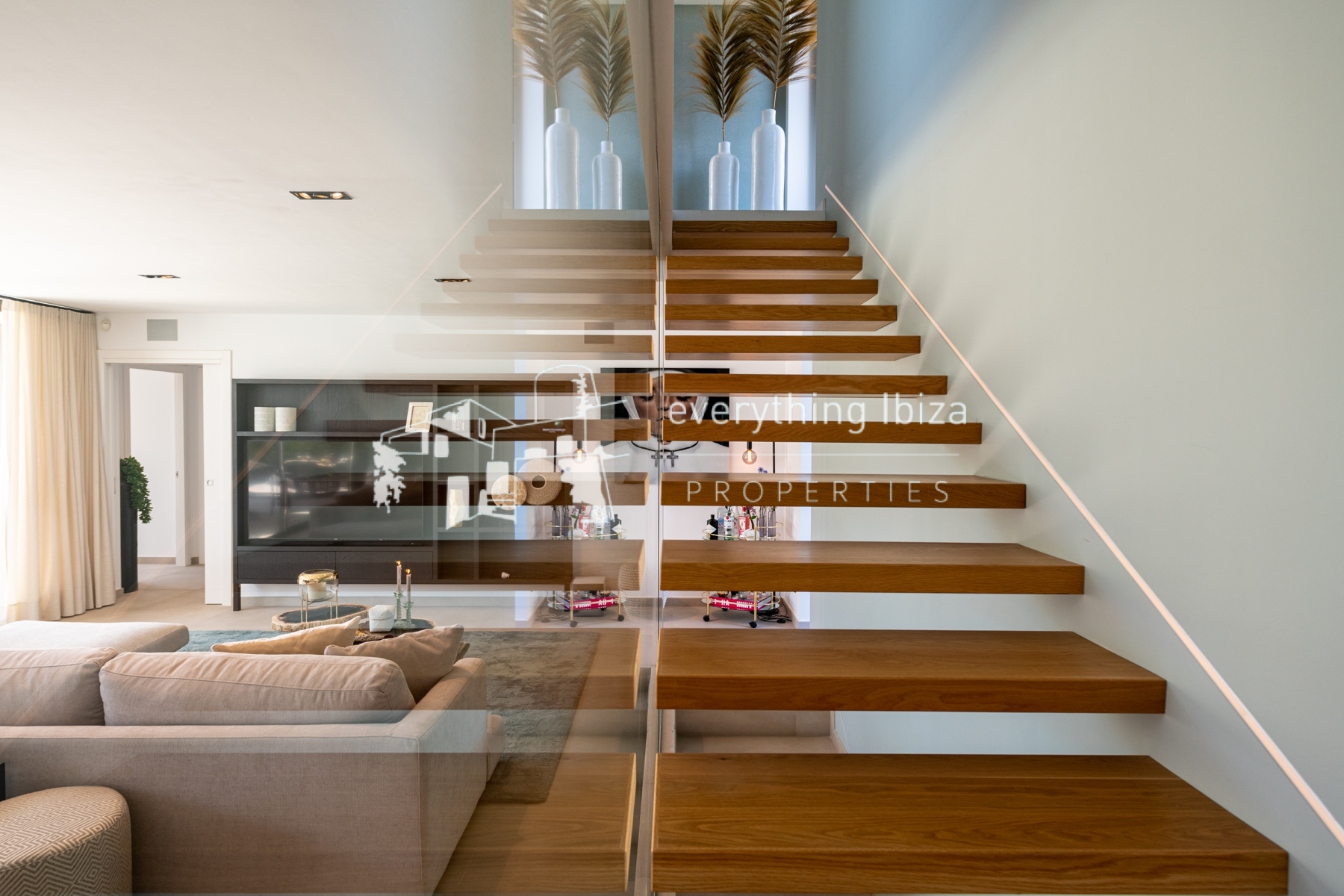 Luxury Cosmopolitan Villa with Its Own Club Ideally Located for the Beach, Jesus and Ibiza Town - ref. 1875 - by everything ibiza Properties