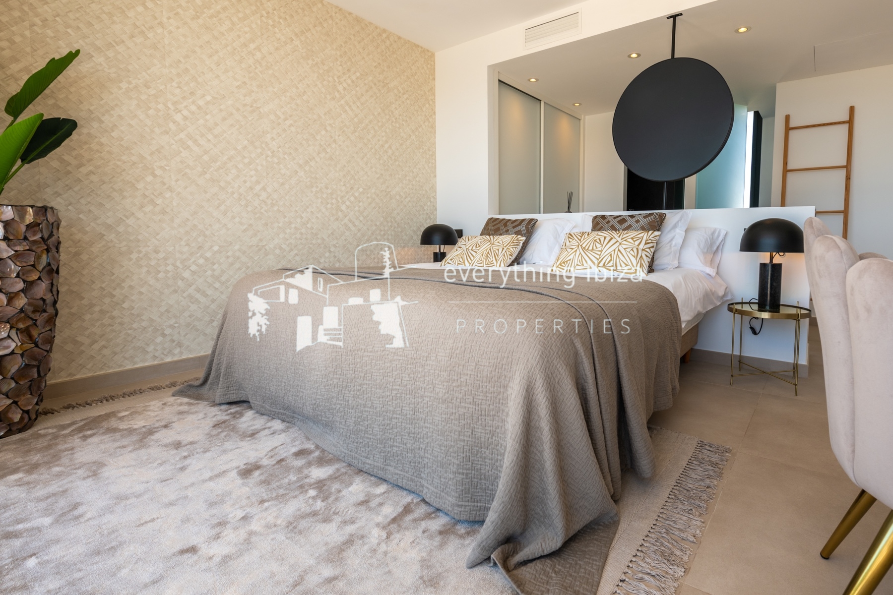 Luxury Cosmopolitan Villa with Its Own Club Ideally Located for the Beach, Jesus and Ibiza Town - ref. 1875 - by everything ibiza Properties