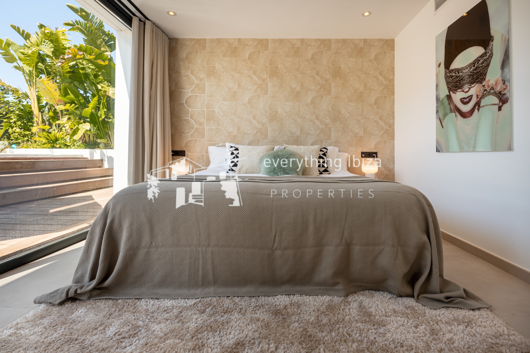 Luxury Cosmopolitan Villa with Its Own Club Ideally Located for the Beach, Jesus and Ibiza Town - ref. 1875 - by everything ibiza Properties