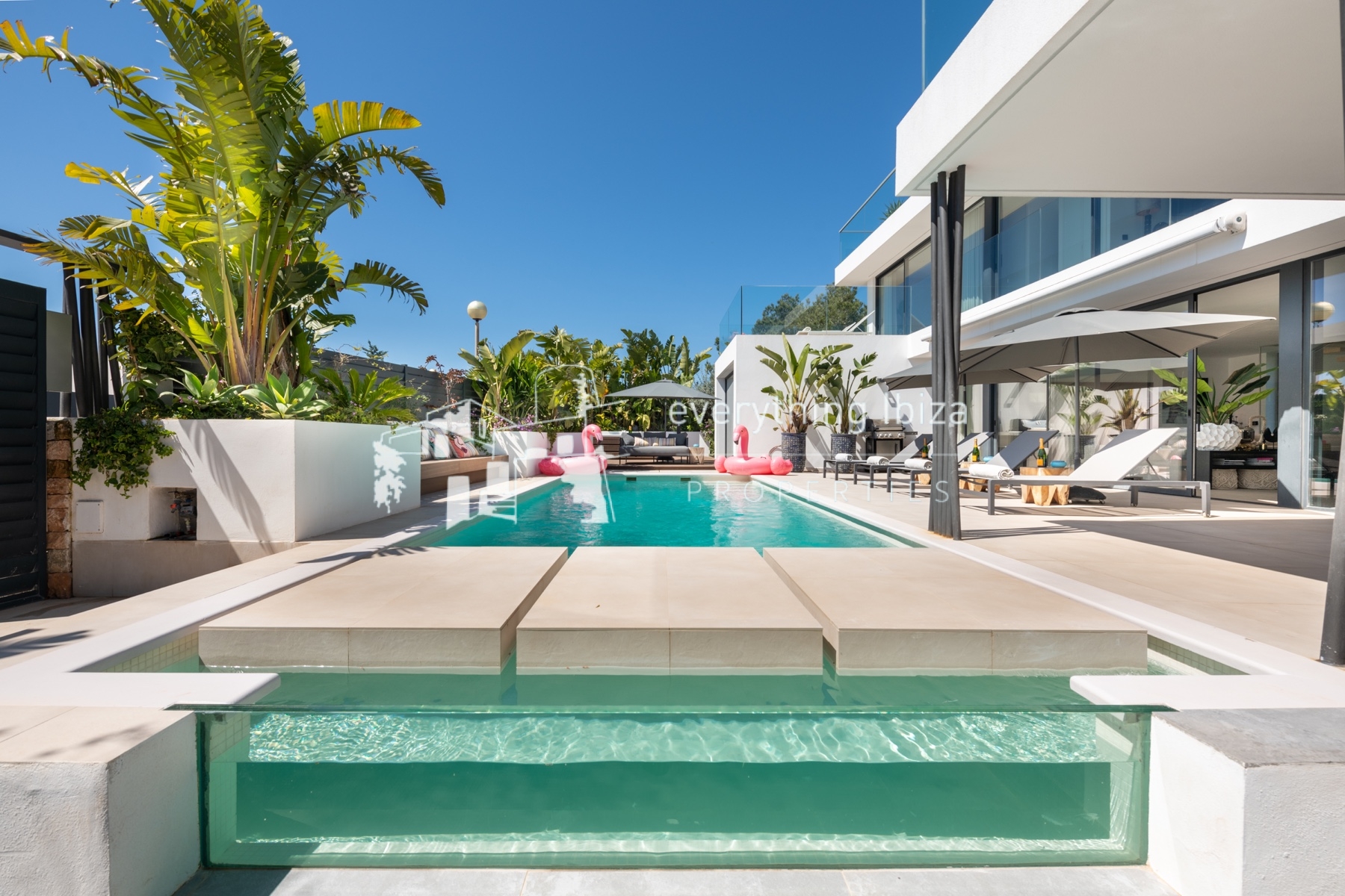 Luxury Cosmopolitan Villa with Its Own Club Ideally Located for the Beach, Jesus and Ibiza Town - ref. 1875 - by everything ibiza Properties