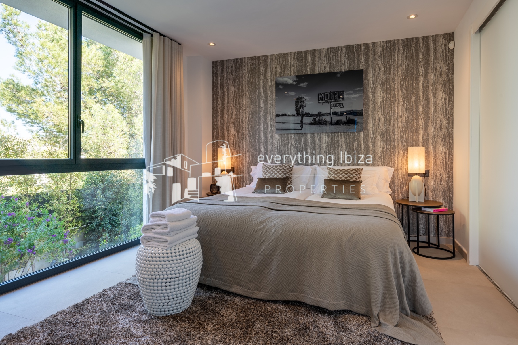 Luxury Cosmopolitan Villa with Its Own Club Ideally Located for the Beach, Jesus and Ibiza Town - ref. 1875 - by everything ibiza Properties