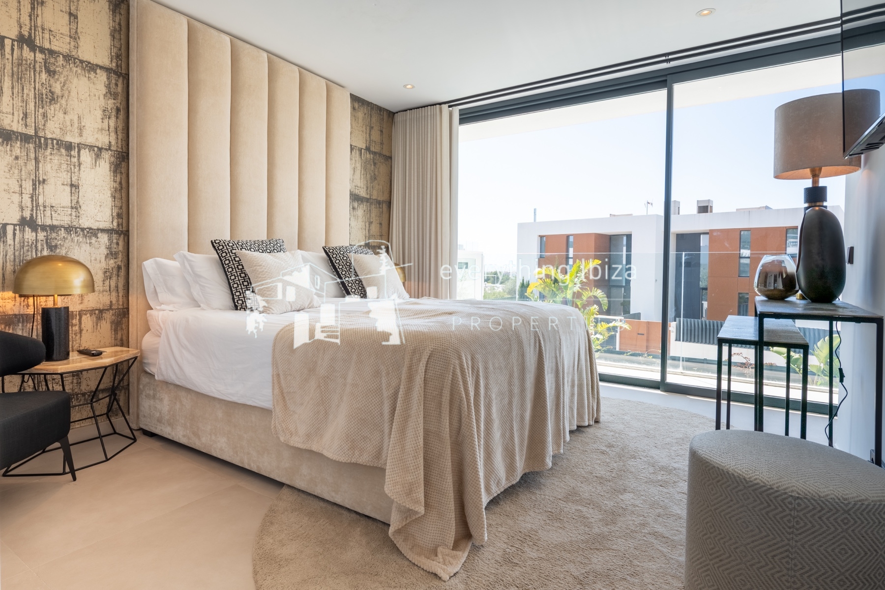 Luxury Cosmopolitan Villa with Its Own Club Ideally Located for the Beach, Jesus and Ibiza Town - ref. 1875 - by everything ibiza Properties