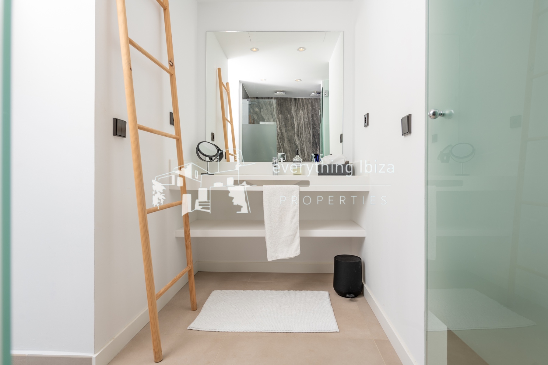 Luxury Cosmopolitan Villa with Its Own Club Ideally Located for the Beach, Jesus and Ibiza Town - ref. 1875 - by everything ibiza Properties