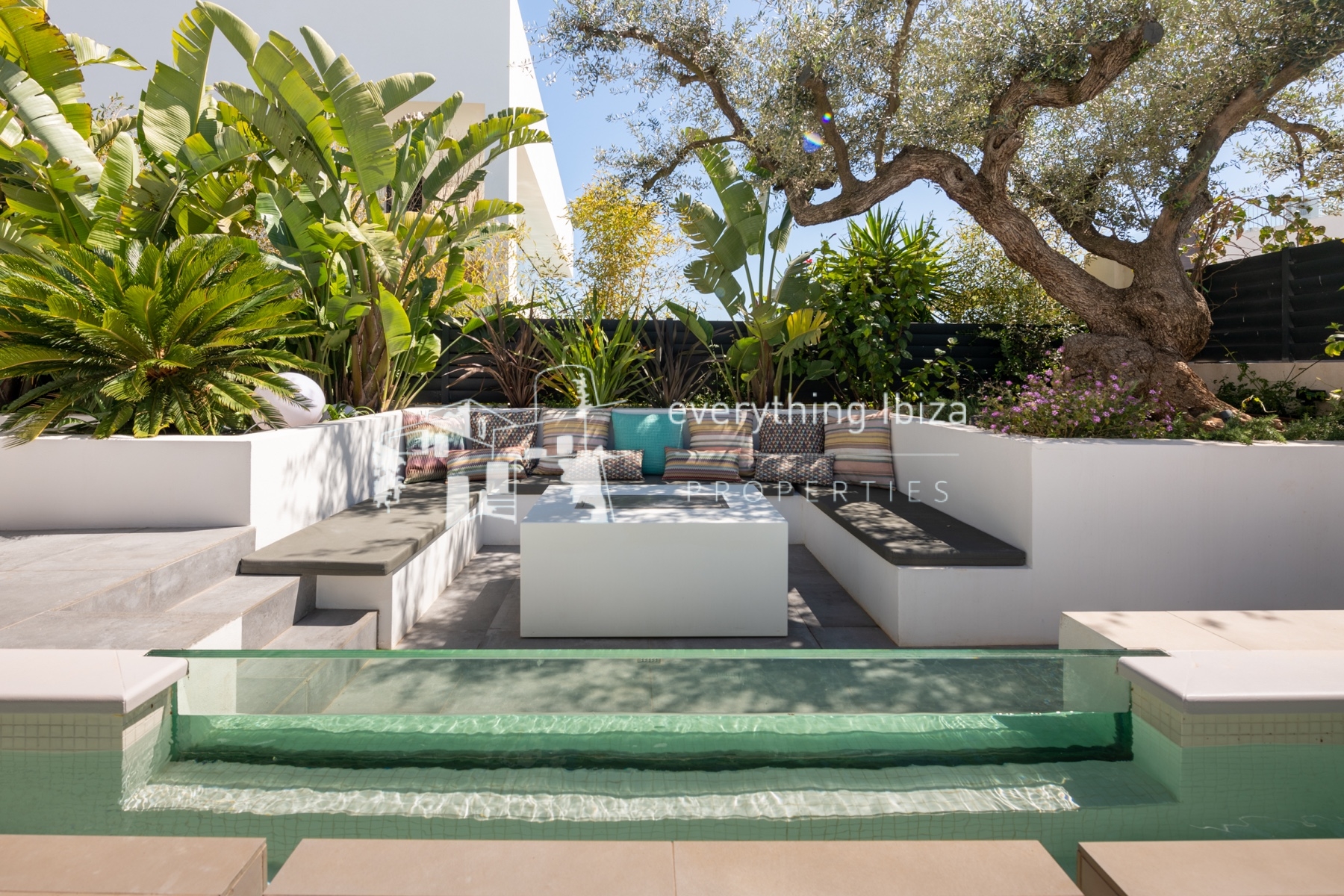 Luxury Cosmopolitan Villa with Its Own Club Ideally Located for the Beach, Jesus and Ibiza Town - ref. 1875 - by everything ibiza Properties