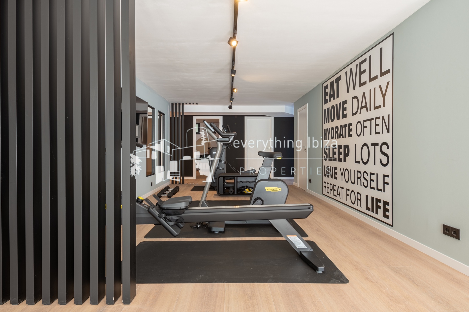 Luxury Cosmopolitan Villa with Its Own Club Ideally Located for the Beach, Jesus and Ibiza Town - ref. 1875 - by everything ibiza Properties