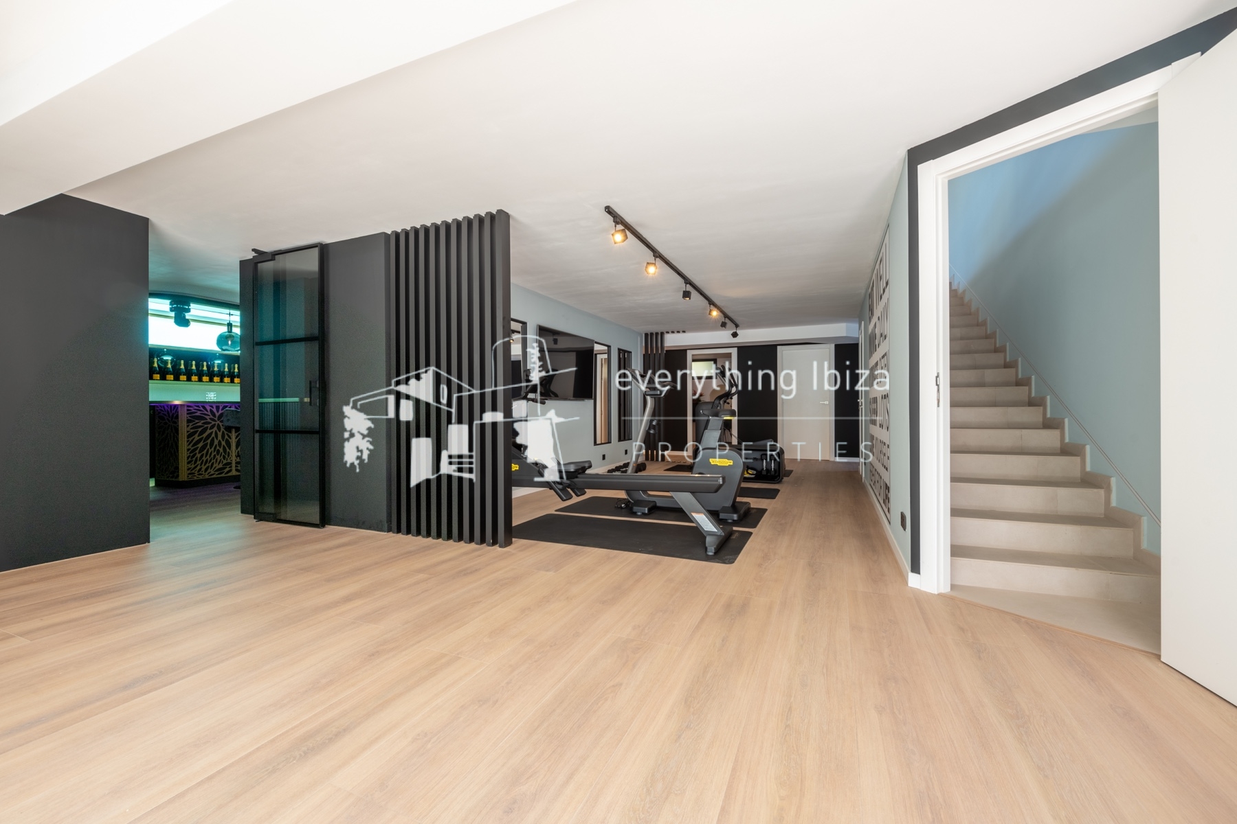 Luxury Cosmopolitan Villa with Its Own Club Ideally Located for the Beach, Jesus and Ibiza Town - ref. 1875 - by everything ibiza Properties