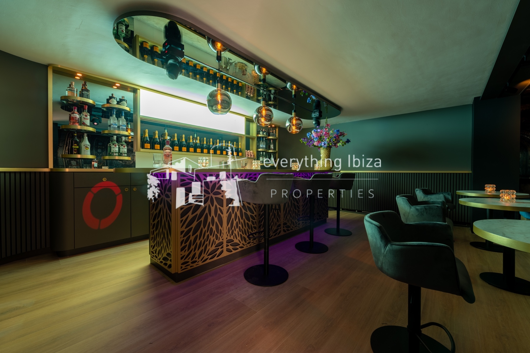 Luxury Cosmopolitan Villa with Its Own Club Ideally Located for the Beach, Jesus and Ibiza Town - ref. 1875 - by everything ibiza Properties