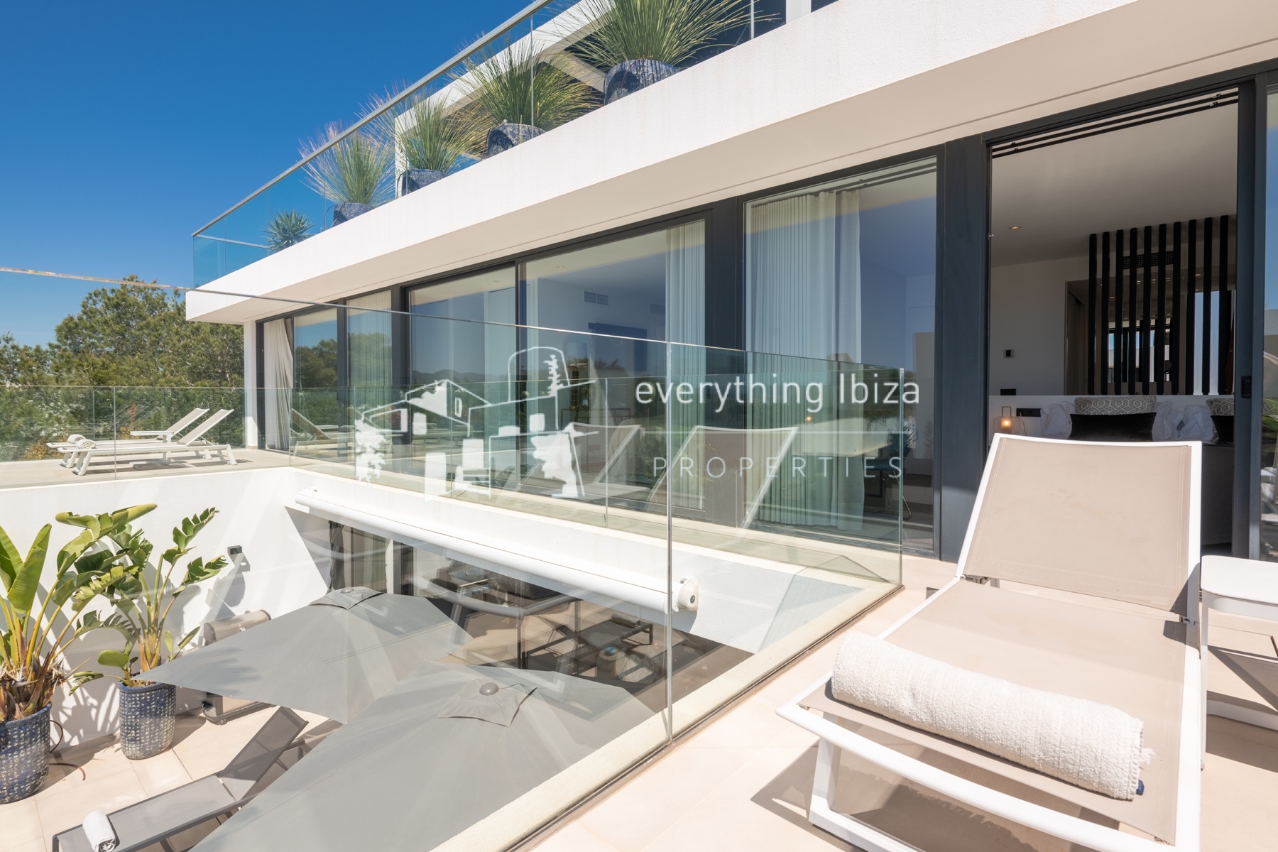Luxury Cosmopolitan Villa with Its Own Club Ideally Located for the Beach, Jesus and Ibiza Town - ref. 1875 - by everything ibiza Properties