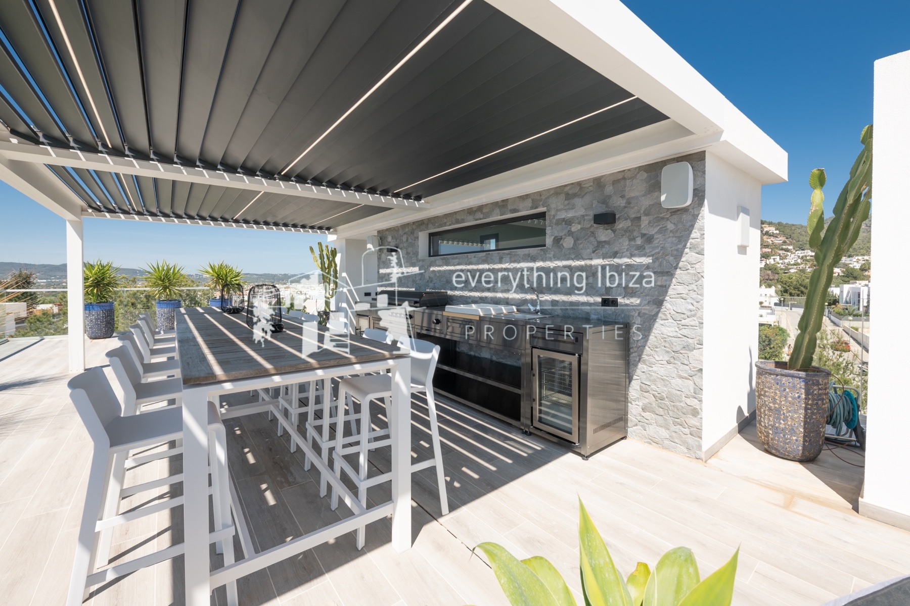 Luxury Cosmopolitan Villa with Its Own Club Ideally Located for the Beach, Jesus and Ibiza Town - ref. 1875 - by everything ibiza Properties