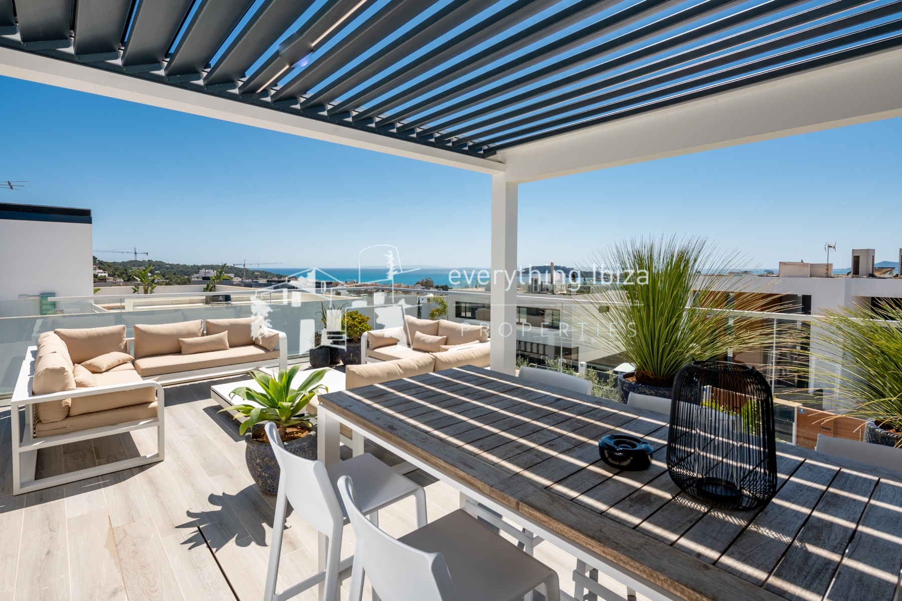 Luxury Cosmopolitan Villa with Its Own Club Ideally Located for the Beach, Jesus and Ibiza Town - ref. 1875 - by everything ibiza Properties