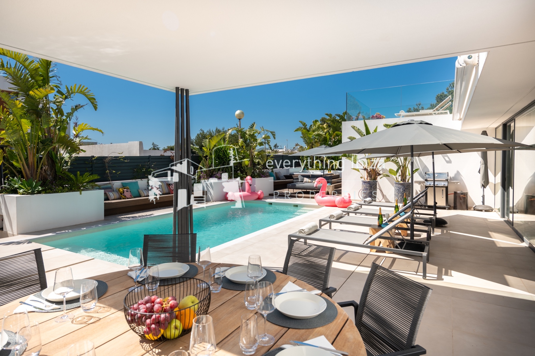 Luxury Cosmopolitan Villa with Its Own Club Ideally Located for the Beach, Jesus and Ibiza Town - ref. 1875 - by everything ibiza Properties