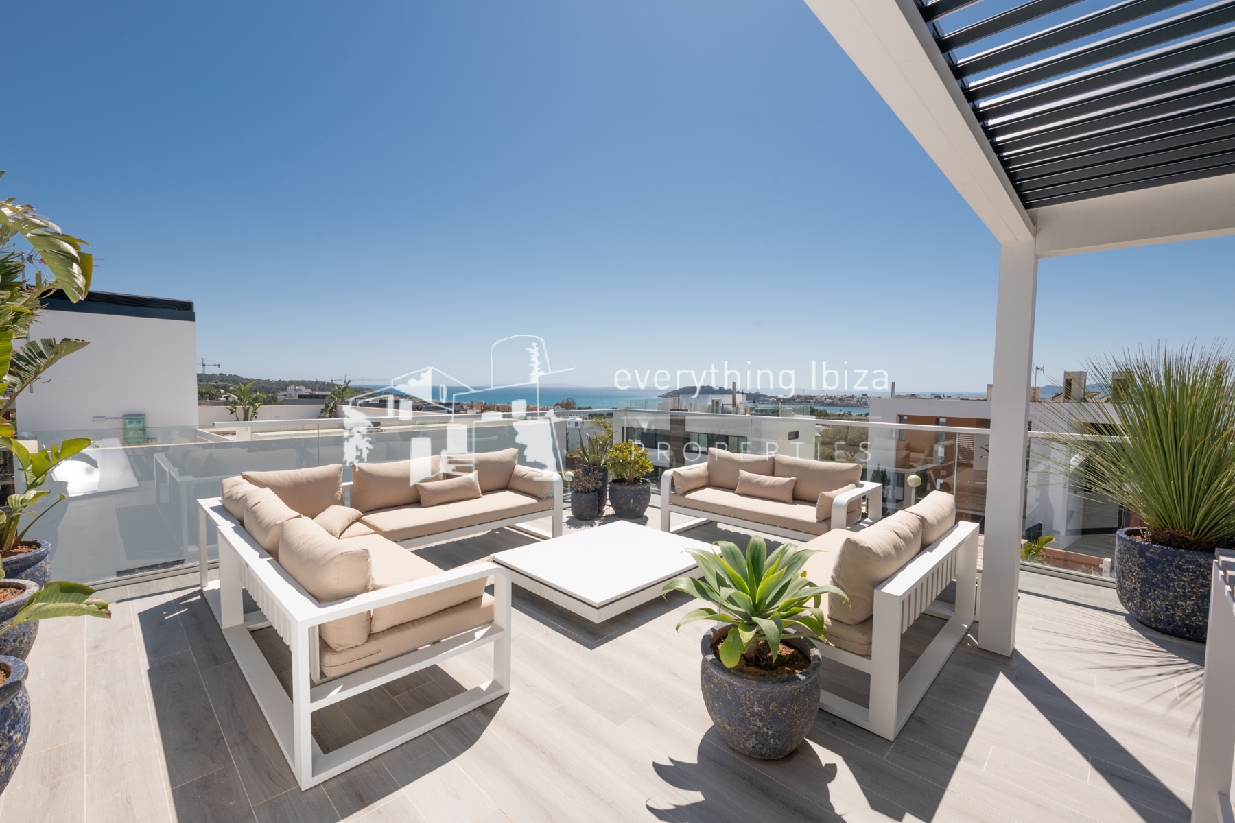 Luxury Cosmopolitan Villa with Its Own Club Ideally Located for the Beach, Jesus and Ibiza Town - ref. 1875 - by everything ibiza Properties