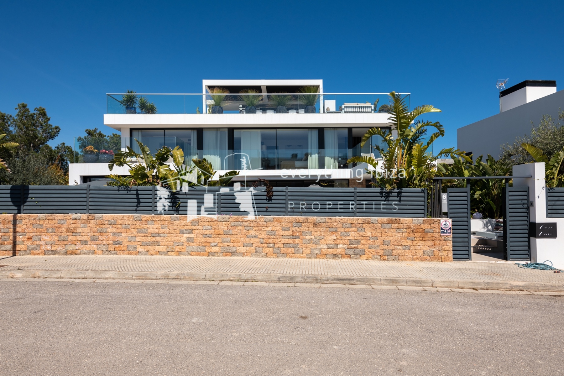 Luxury Cosmopolitan Villa with Its Own Club Ideally Located for the Beach, Jesus and Ibiza Town - ref. 1875 - by everything ibiza Properties