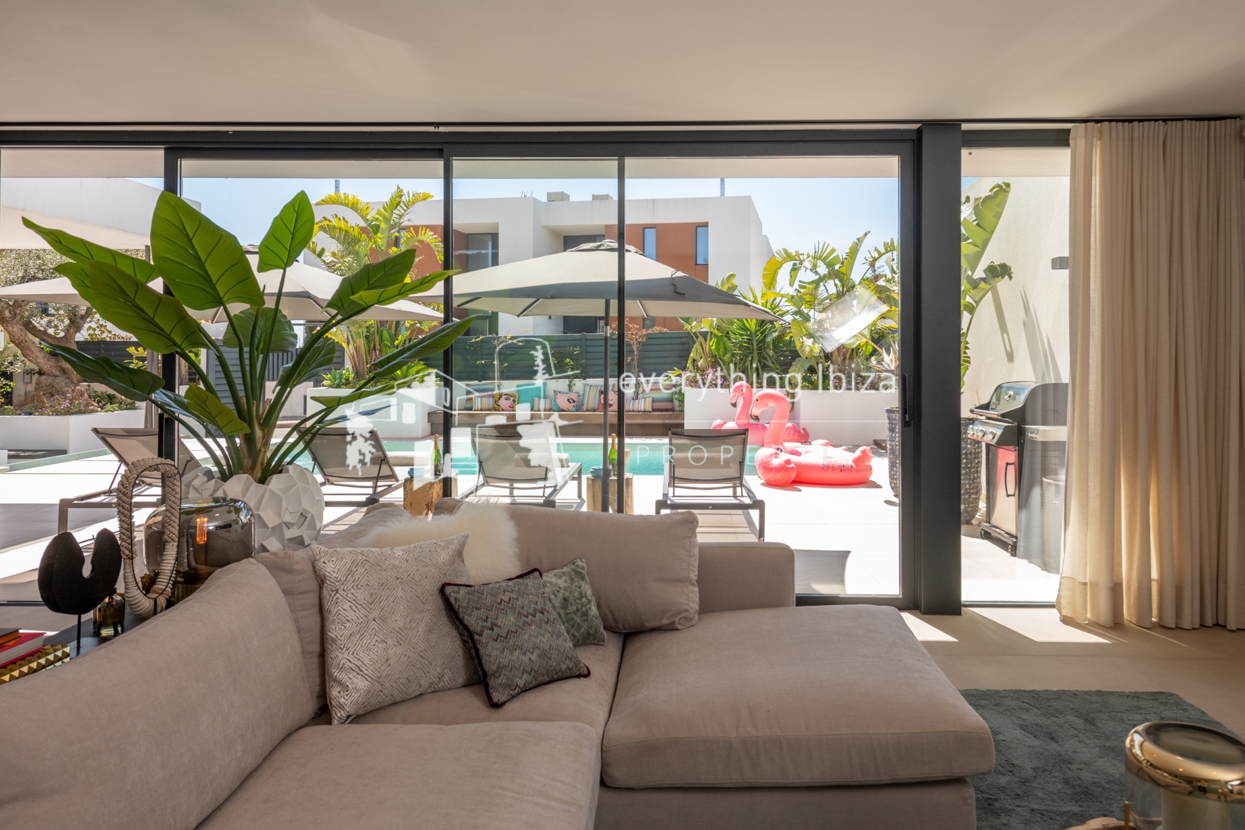 Luxury Cosmopolitan Villa with Its Own Club Ideally Located for the Beach, Jesus and Ibiza Town - ref. 1875 - by everything ibiza Properties