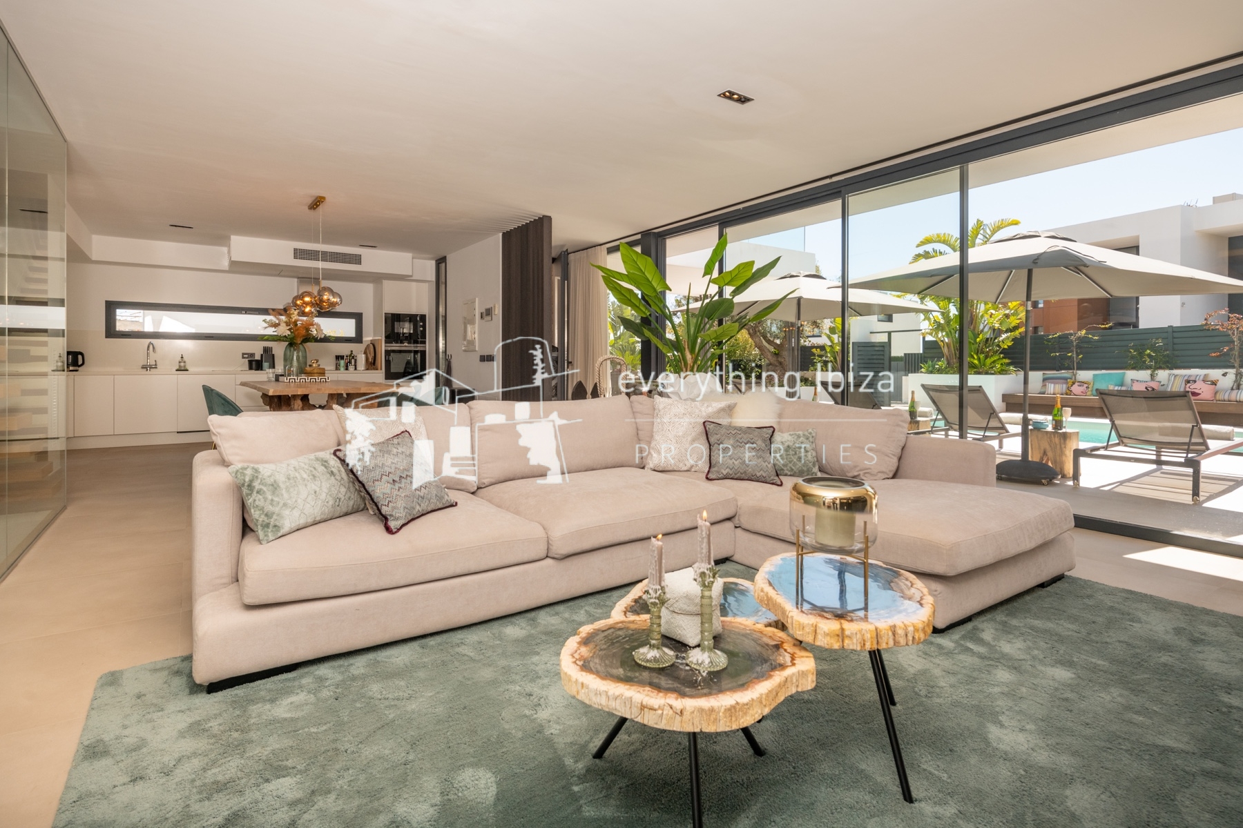 Luxury Cosmopolitan Villa with Its Own Club Ideally Located for the Beach, Jesus and Ibiza Town - ref. 1875 - by everything ibiza Properties