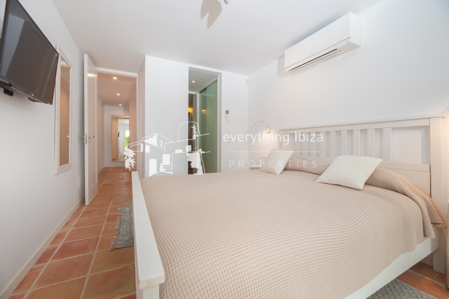 Elegant Modern Villa with Private Infinity Pool, Mediterranean Gardens and Panoramic Views - ref. 1876 - by everything ibiza Properties