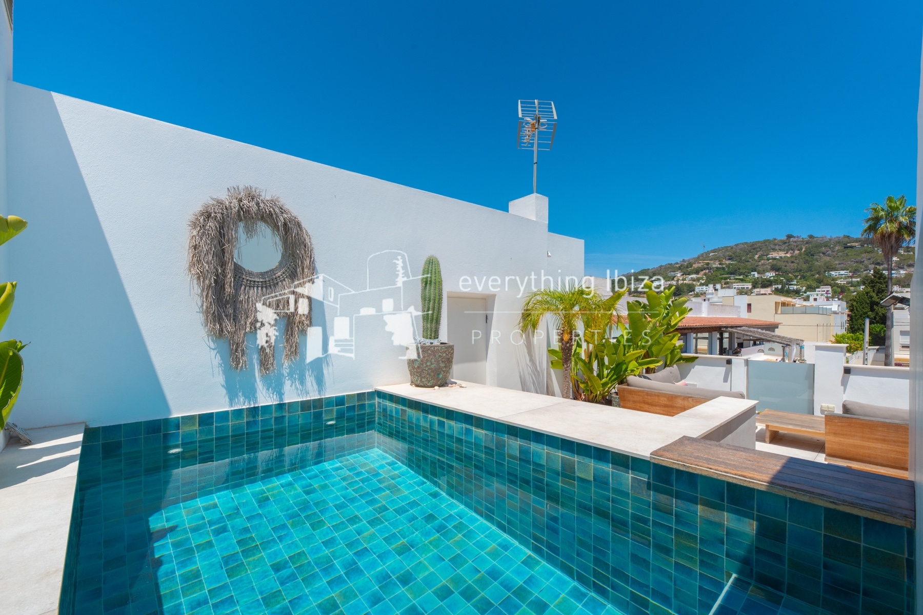Contemporary Penthouse Apartment in Jesus with Super Rooftop Terrace and Pool - ref. 1877 - by everything ibiza Properties