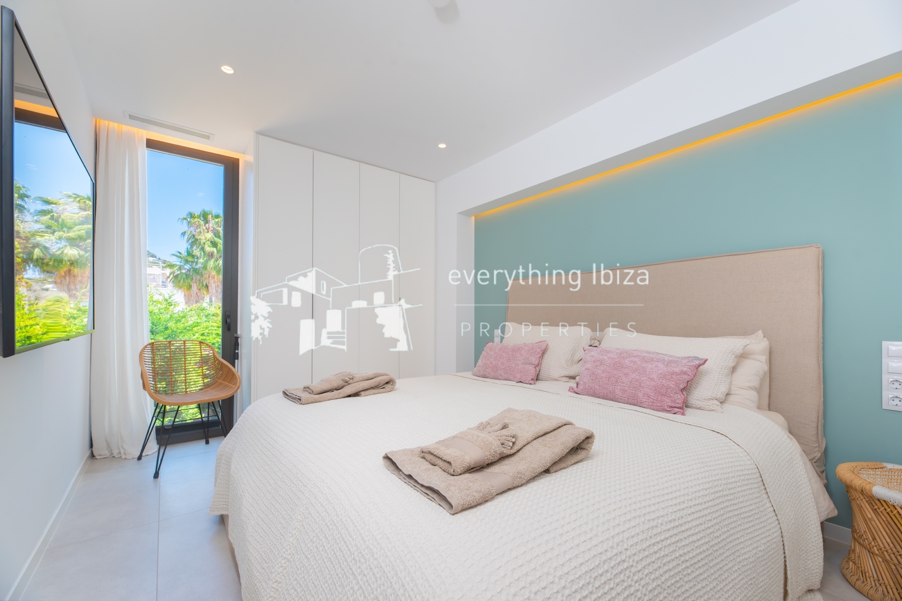 Contemporary Penthouse Apartment in Jesus with Super Rooftop Terrace and Pool - ref. 1877 - by everything ibiza Properties